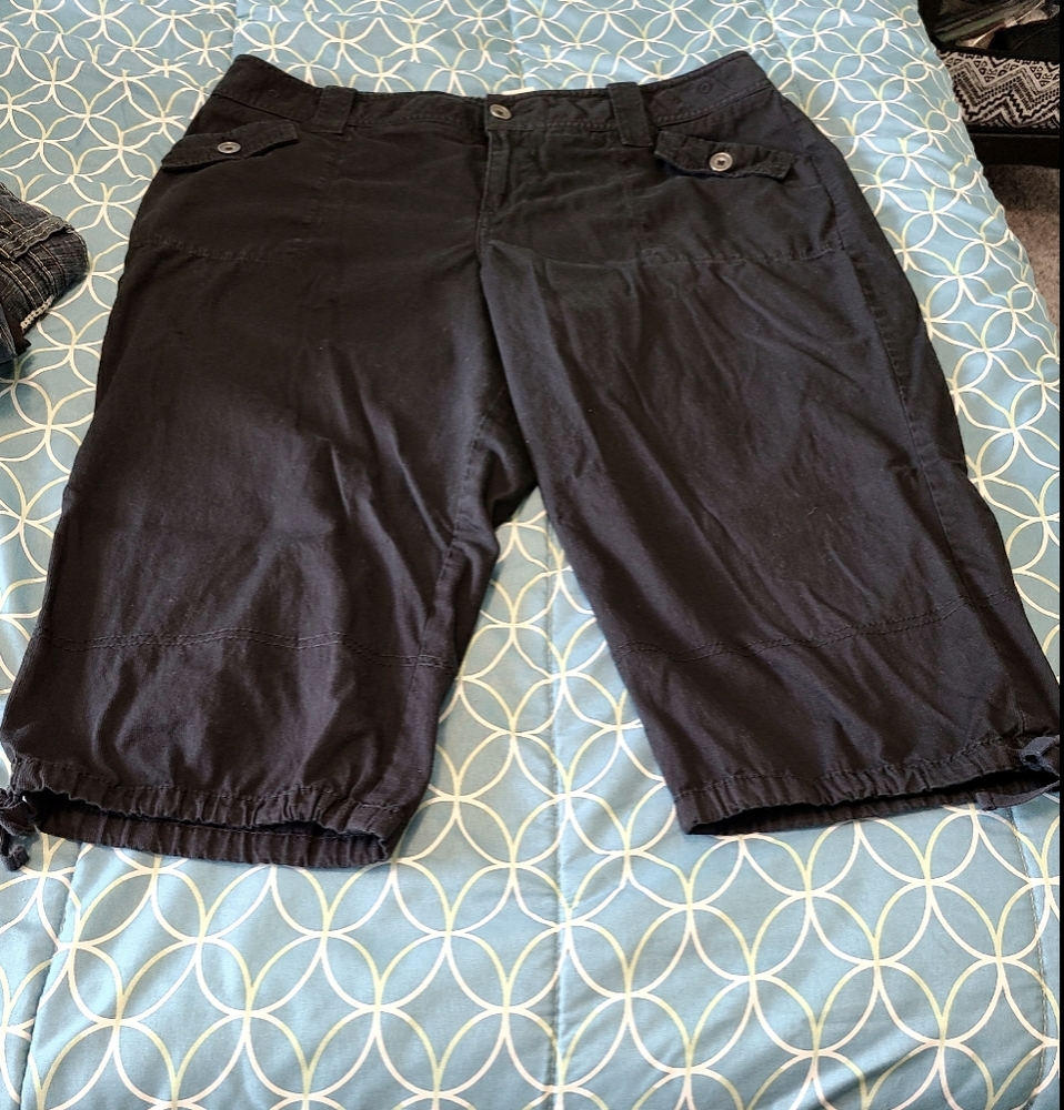 Sz 14 black capri
